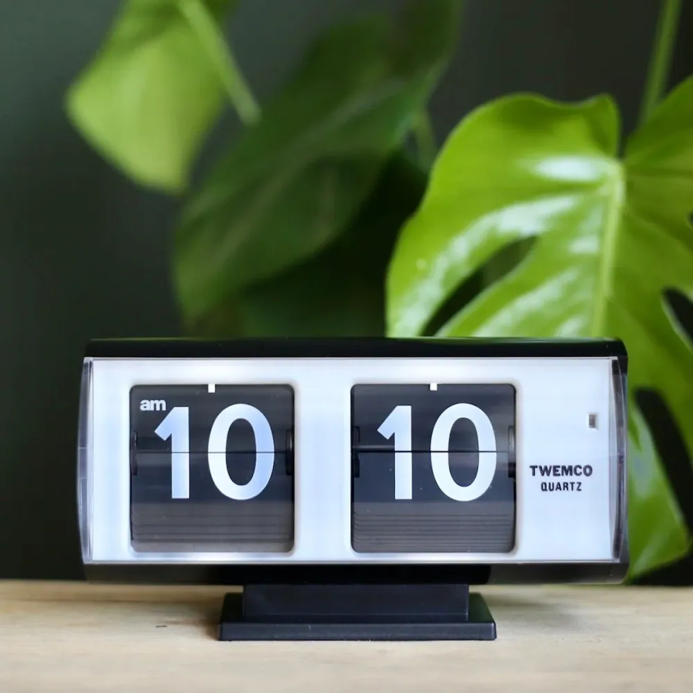 TWEMCO SMALL FLIP CLOCK QT-30T SORT & HVID