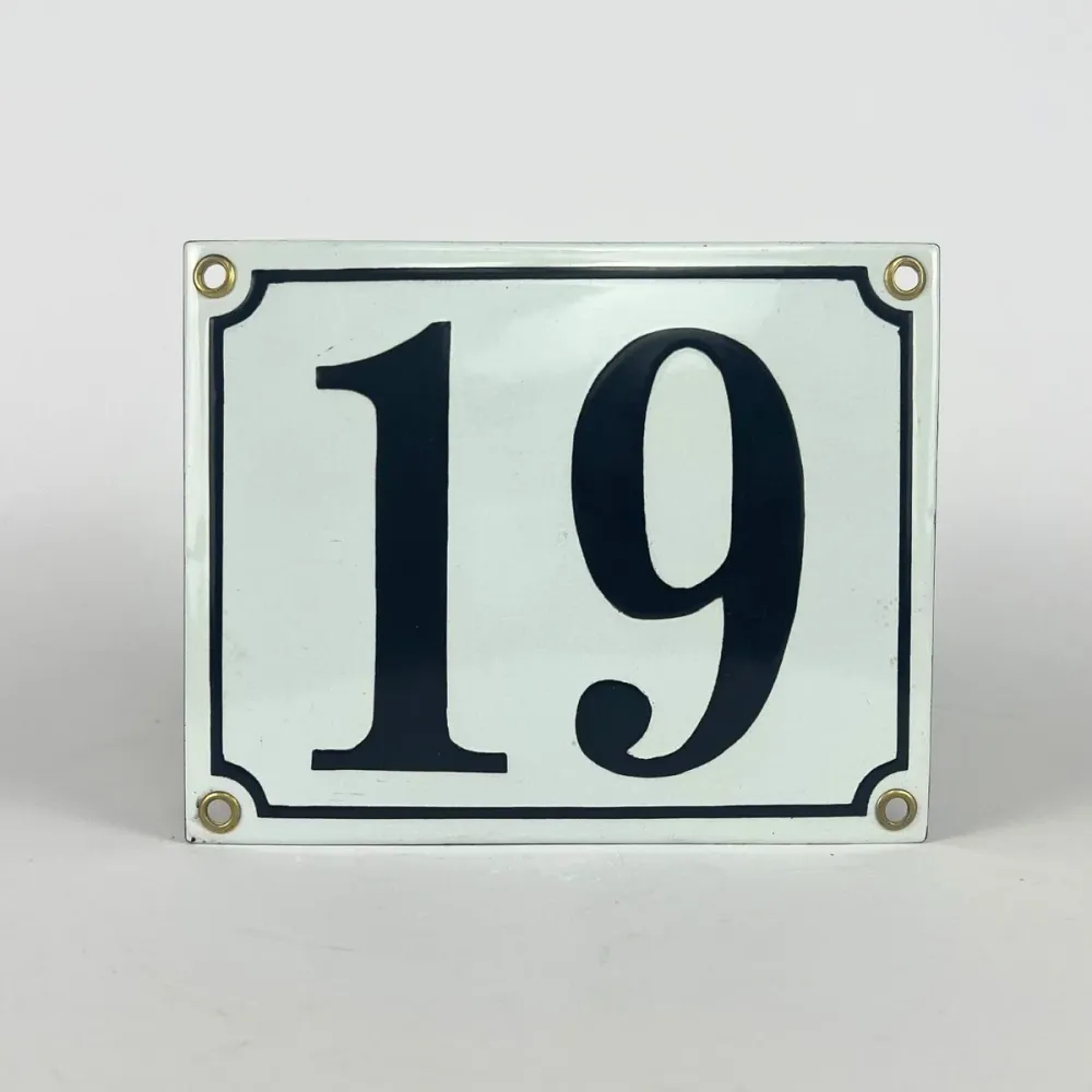 Emaljeskilt 19