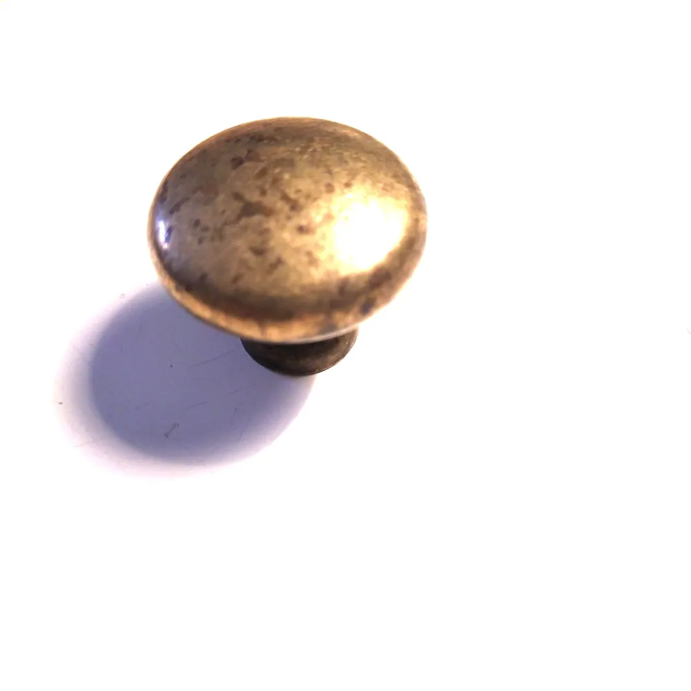 Antikbehandlet Messingknop