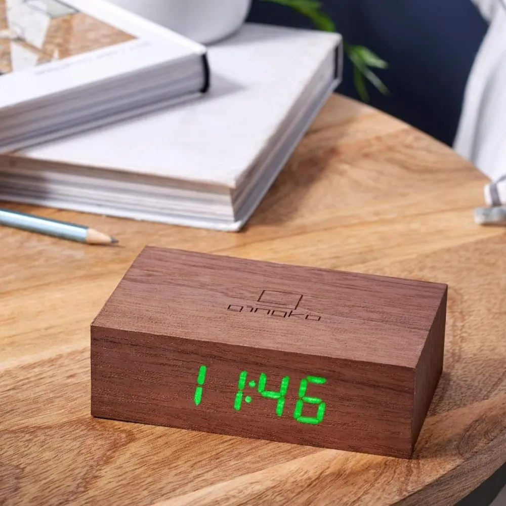Flip Click Clock - Vækkeur i Træ - Walnut